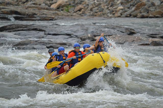 thrilling life experience of river rafting